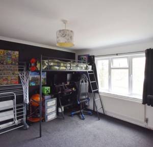 2 Bedroom Flat for sale in Neville Close, Salisbury