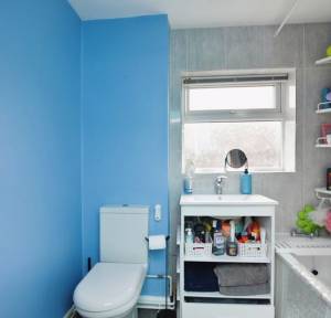 2 Bedroom Flat for sale in Neville Close, Salisbury
