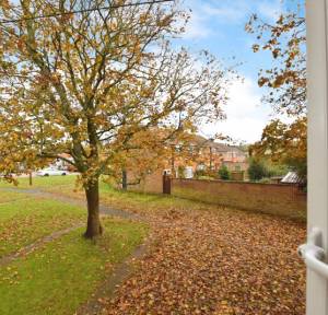 2 Bedroom Flat for sale in Neville Close, Salisbury