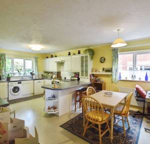 3 Bedroom Bungalow for sale in Stone Close, Salisbury