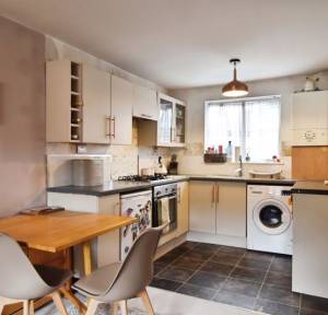 2 Bedroom Flat for sale in Ramleaze Drive, Salisbury