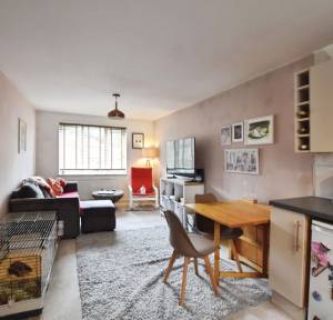 2 Bedroom Flat for sale in Ramleaze Drive, Salisbury