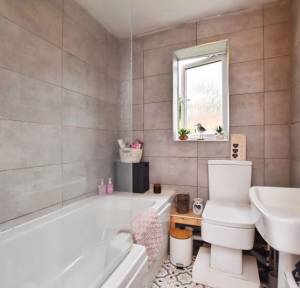 2 Bedroom Flat for sale in Ramleaze Drive, Salisbury