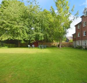 1 Bedroom Apartment / Studio for sale in Archers Court, Salisbury