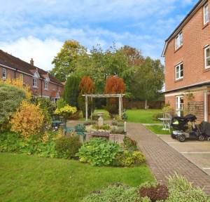 1 Bedroom Apartment / Studio for sale in Archers Court, Salisbury