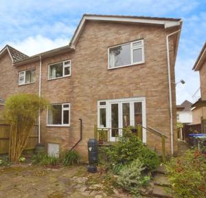 4 Bedroom House for sale in Centurion Close, Salisbury