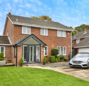 4 Bedroom House for sale in Little Woodfalls Drive, Salisbury