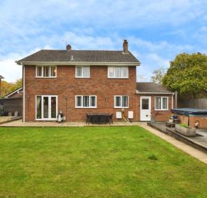 4 Bedroom House for sale in Little Woodfalls Drive, Salisbury