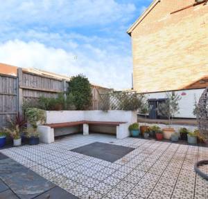 4 Bedroom House for sale in Queens Road, Salisbury