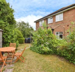 2 Bedroom Flat for sale in Broadlands Close, Salisbury