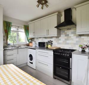 2 Bedroom Flat for sale in Broadlands Close, Salisbury