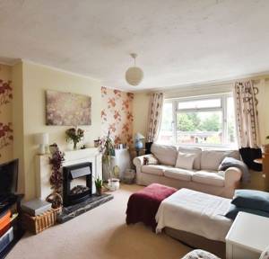 2 Bedroom Flat for sale in Broadlands Close, Salisbury