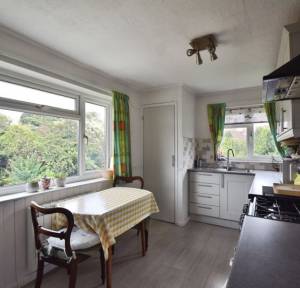 2 Bedroom Flat for sale in Broadlands Close, Salisbury