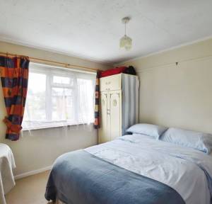 2 Bedroom Flat for sale in Broadlands Close, Salisbury