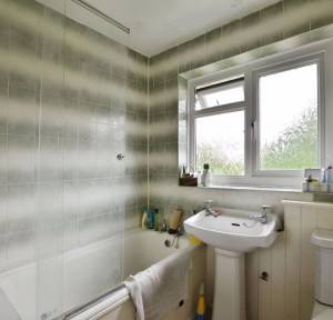 2 Bedroom Flat for sale in Broadlands Close, Salisbury