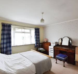 2 Bedroom Flat for sale in Broadlands Close, Salisbury