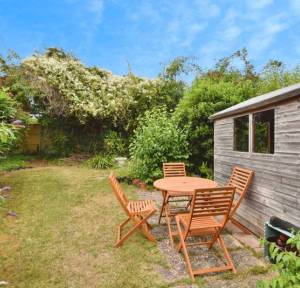 2 Bedroom Flat for sale in Broadlands Close, Salisbury