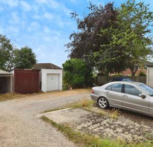 2 Bedroom Flat for sale in Broadlands Close, Salisbury