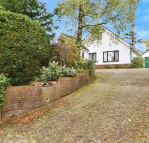 4 Bedroom House for sale in Middleton Road, Salisbury