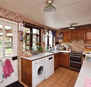4 Bedroom House for sale in Middleton Road, Salisbury