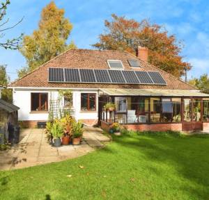 4 Bedroom House for sale in Middleton Road, Salisbury