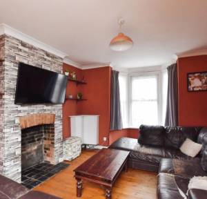 3 Bedroom House for sale in Devizes Road, Salisbury