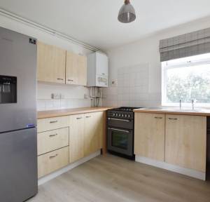 2 Bedroom Flat for sale in Paynes Hill, Salisbury