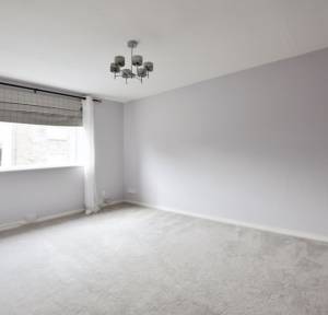 2 Bedroom Flat for sale in Paynes Hill, Salisbury