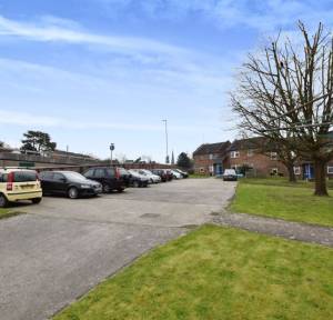 2 Bedroom Flat for sale in Paynes Hill, Salisbury