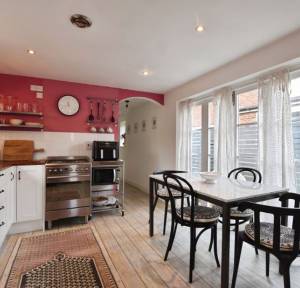 2 Bedroom Flat for sale in Longland, Salisbury
