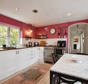 2 Bedroom Flat for sale in Longland, Salisbury