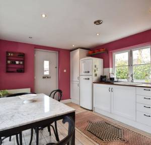 2 Bedroom Flat for sale in Longland, Salisbury