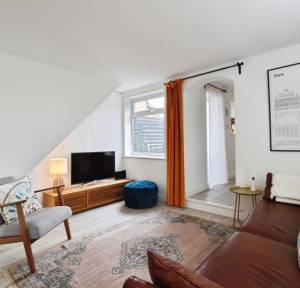 2 Bedroom Flat for sale in Longland, Salisbury