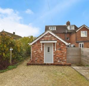 2 Bedroom Flat for sale in Longland, Salisbury