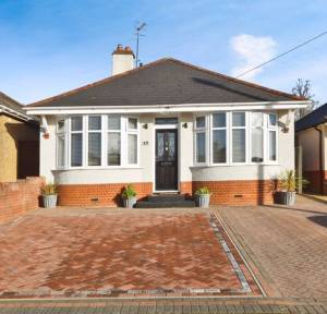 3 Bedroom Bungalow for sale in Melvin Close, Salisbury