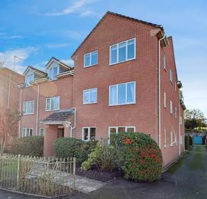 2 Bedroom Flat for sale in Ayleswade Road, Salisbury