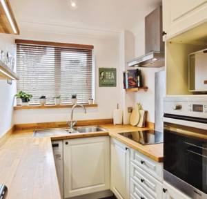 2 Bedroom Flat for sale in Ayleswade Road, Salisbury