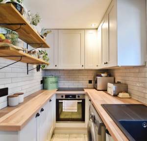 1 Bedroom Bungalow for sale in Charnwood Road, Salisbury