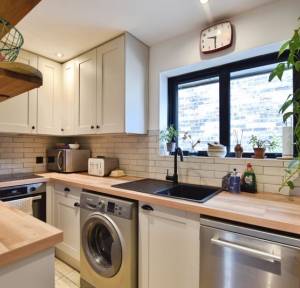 1 Bedroom Bungalow for sale in Charnwood Road, Salisbury