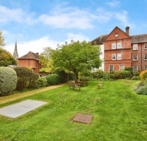 2 Bedroom Flat for sale in Nightingale House, Salisbury