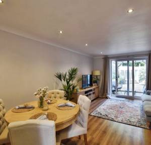 2 Bedroom House for sale in The Sandringhams, Salisbury