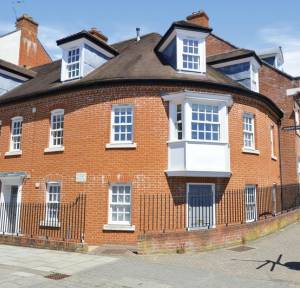 3 Bedroom Flat for sale in Magdalene Court, Salisbury
