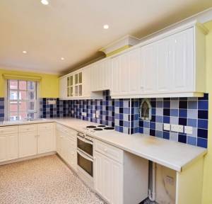 3 Bedroom Flat for sale in Magdalene Court, Salisbury