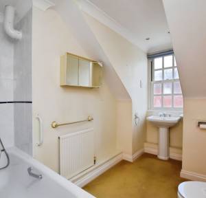3 Bedroom Flat for sale in Magdalene Court, Salisbury