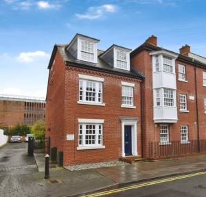 3 Bedroom Flat for sale in Magdalene Court, Salisbury