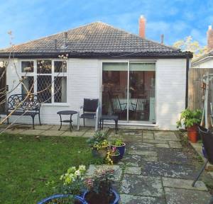 2 Bedroom Bungalow for sale in Canberra Road, Christchurch