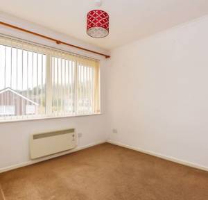 3 Bedroom Flat for sale in Hollows Close, Salisbury