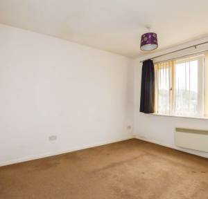 3 Bedroom Flat for sale in Hollows Close, Salisbury