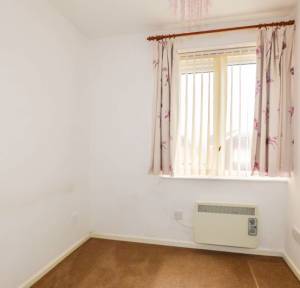 3 Bedroom Flat for sale in Hollows Close, Salisbury