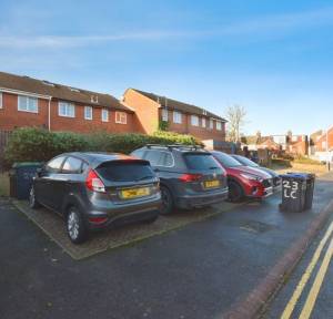 2 Bedroom House for sale in Lees Court, Salisbury